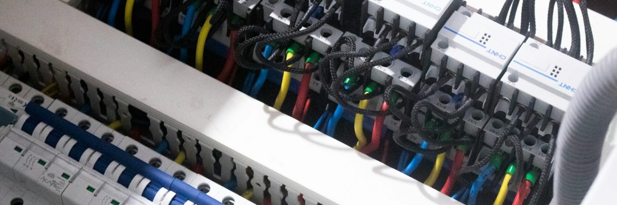 a bunch of wires are plugged into a switch box