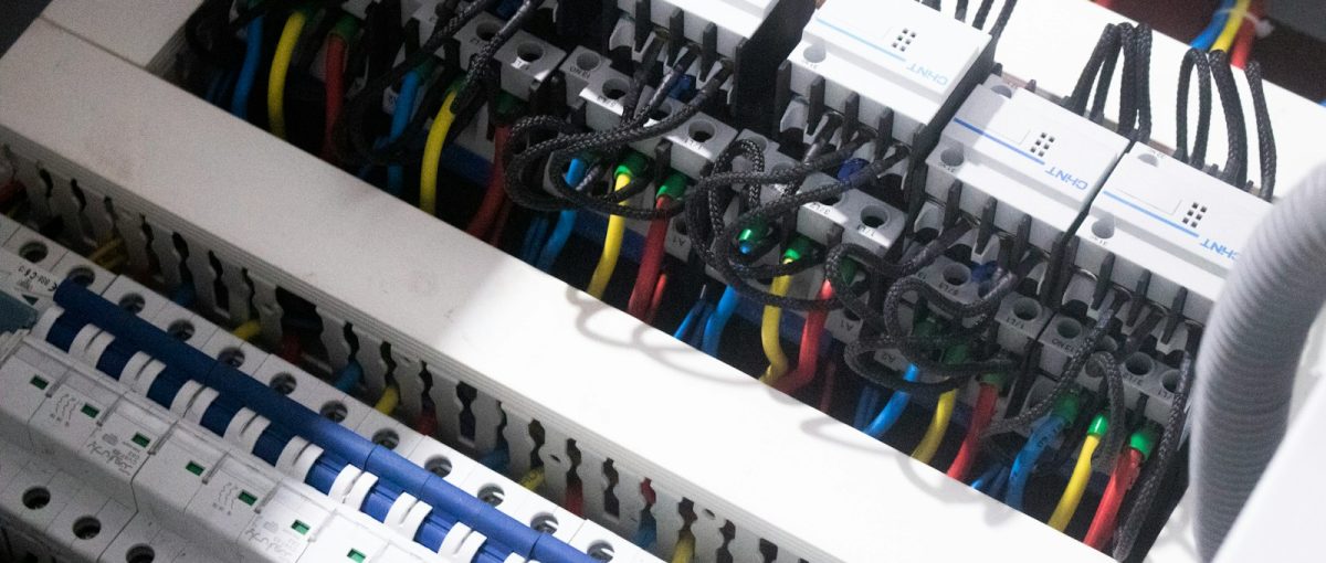 a bunch of wires are plugged into a switch box